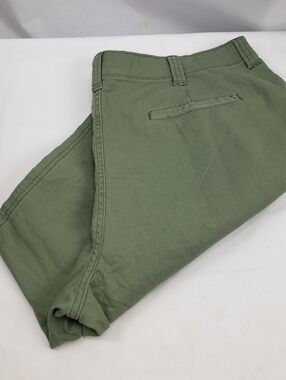 Men’s Wrangler Relaxed Fit Green Cargo Shorts Size 40